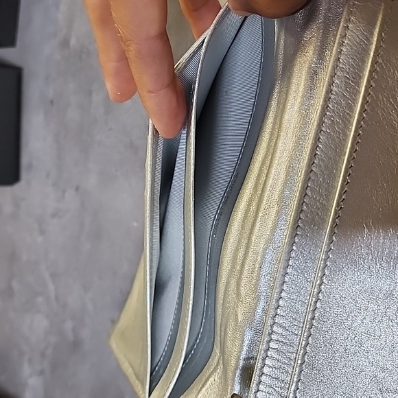 Authentic Chanel wallet - Picture 14 of 17